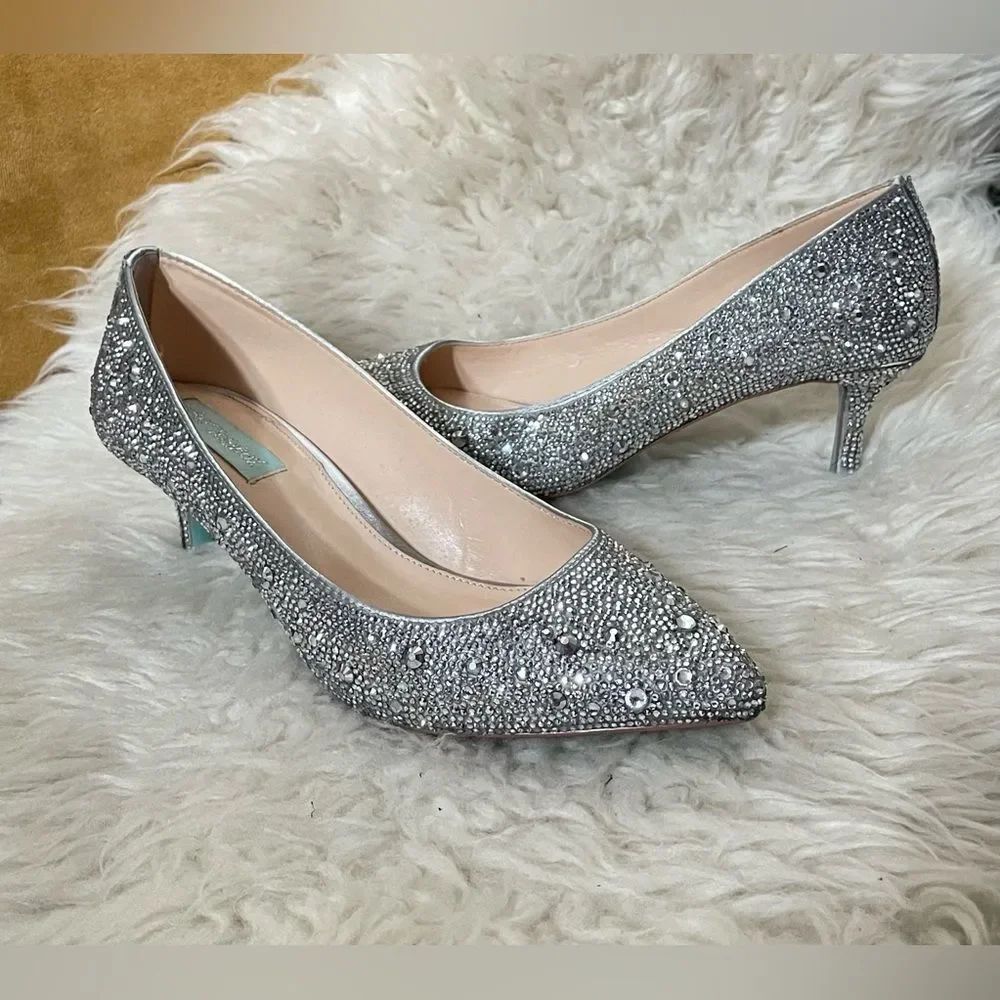 Betsey Johnson Jora Pumps Kitten Heels Chrystals 8